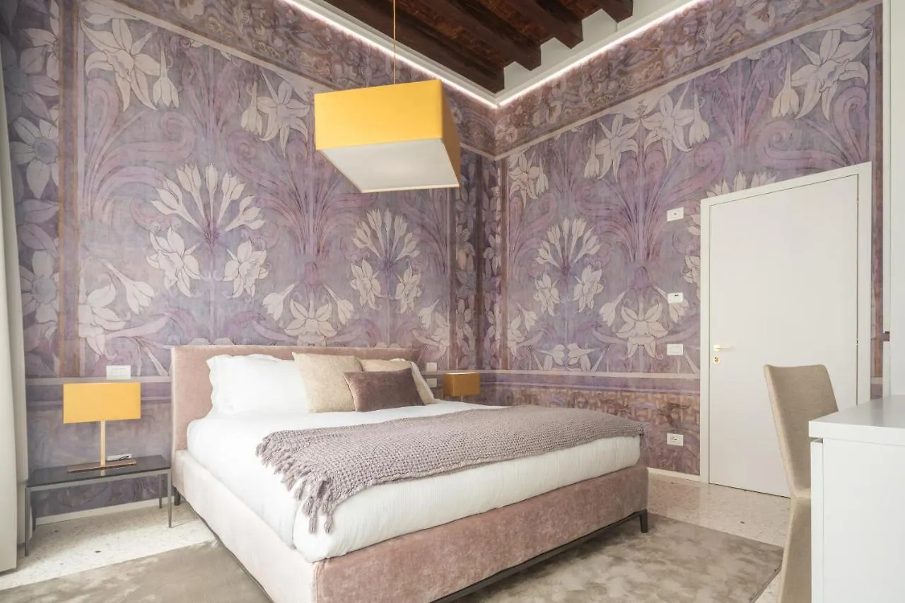 Ninfea Luxury Suites Venice 0*,