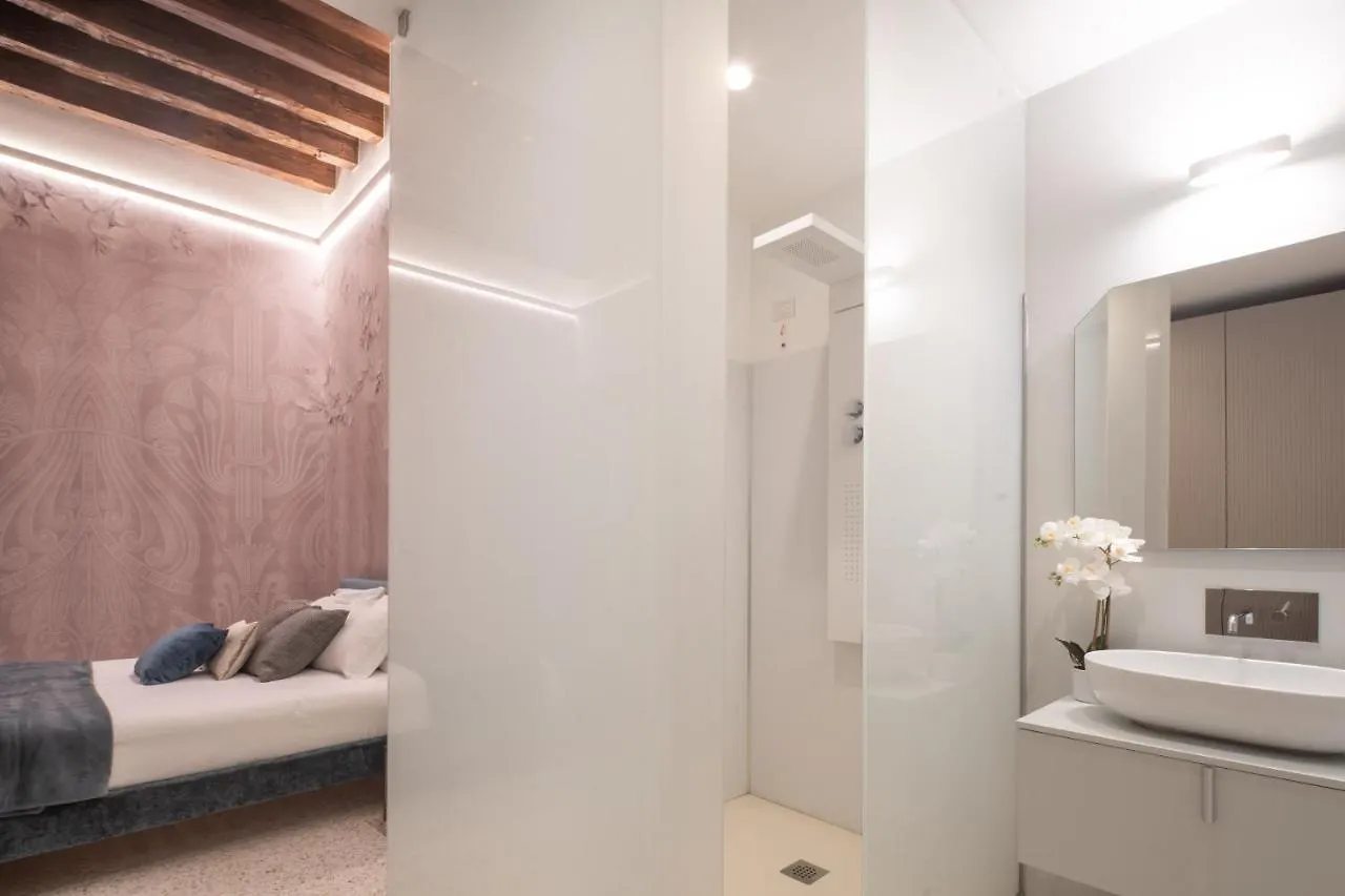 Ninfea Luxury Suites Venice Guest house