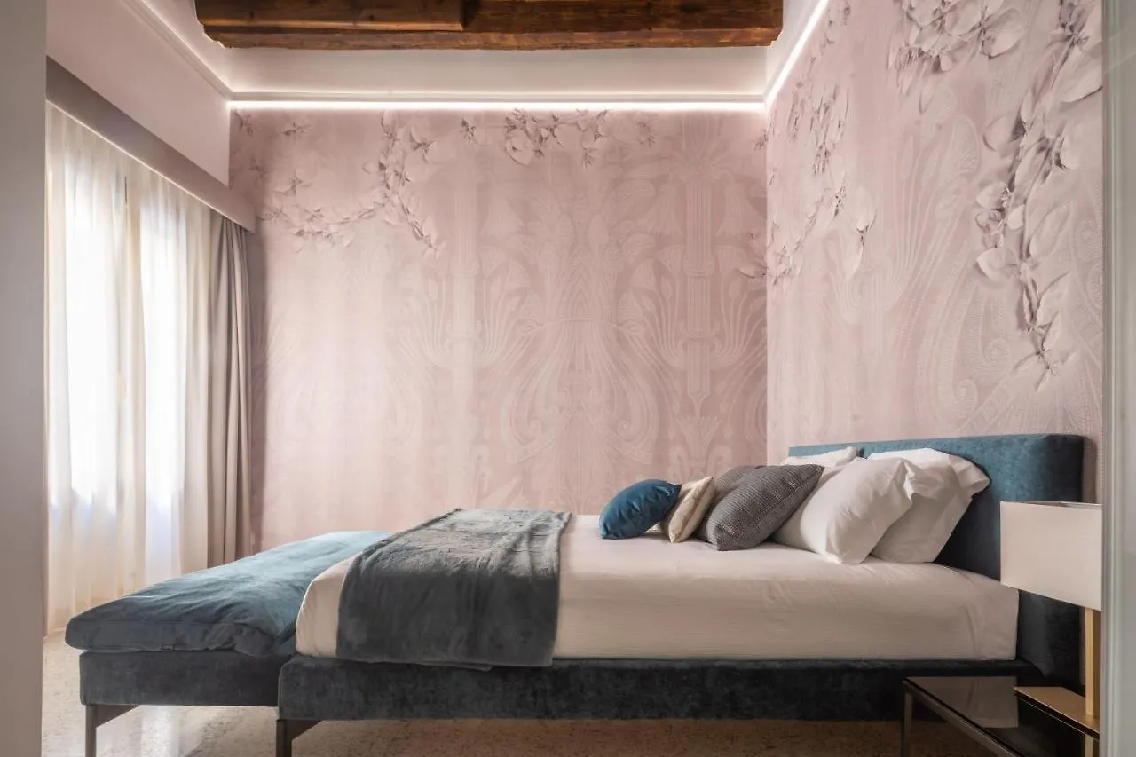 Ninfea Luxury Suites Venice 0*,