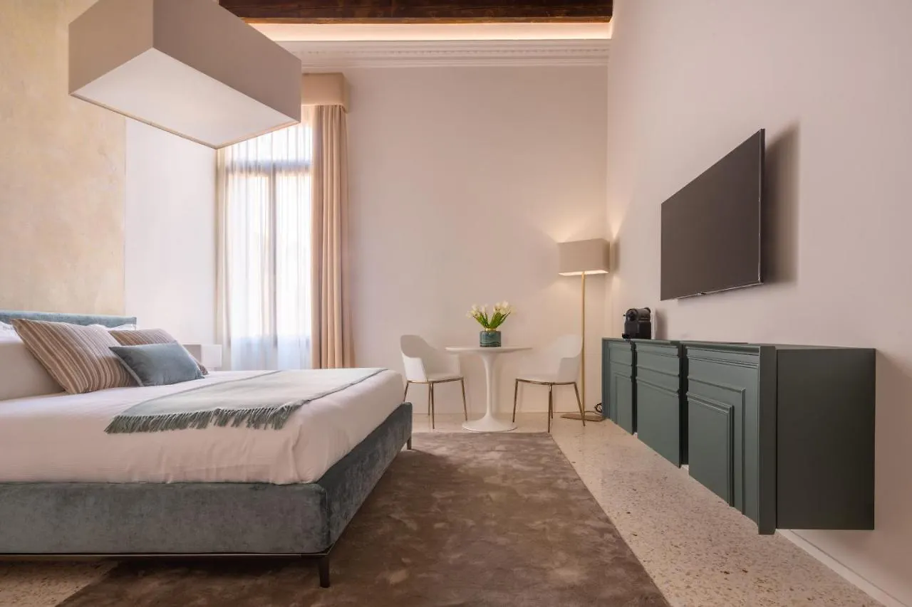 Ninfea Luxury Suites Venice Guest house