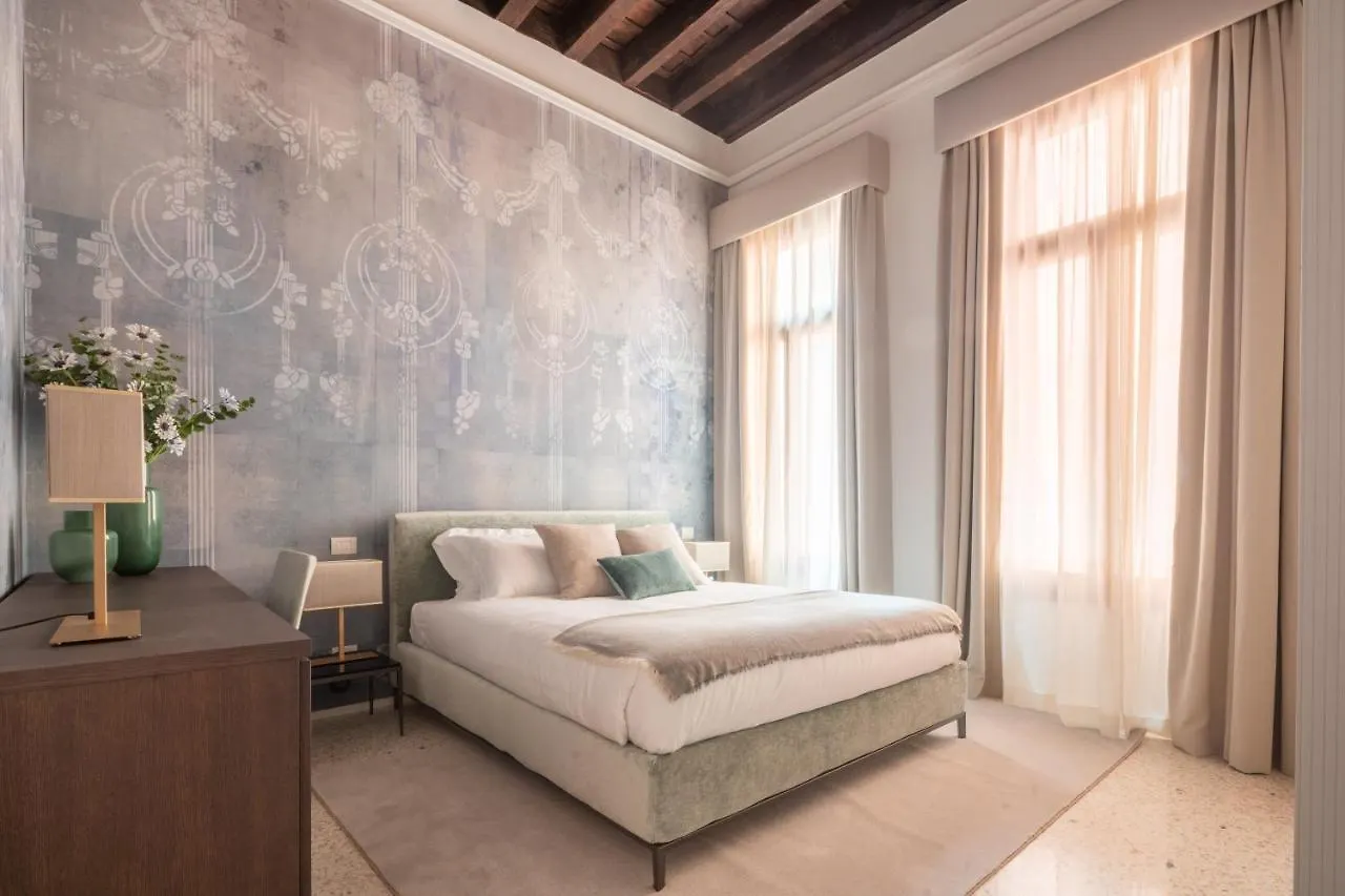 Ninfea Luxury Suites Venice 0*,  Italy